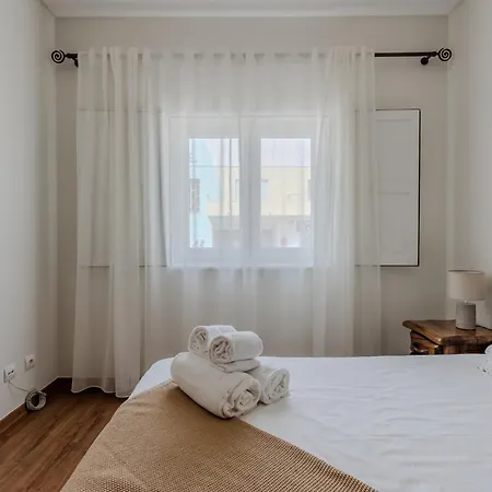 Casa de Férias Penafirme - *